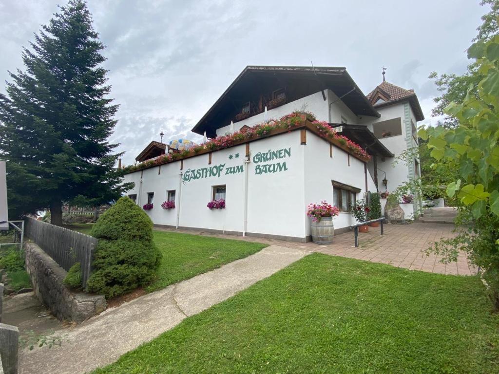 Gasthof Zum Gruenen Baum Verano Buitenkant foto